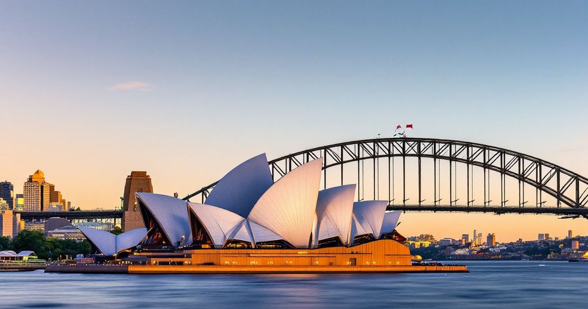 Ópera de Sídney y el puente de la bahía al atardecer en Australia