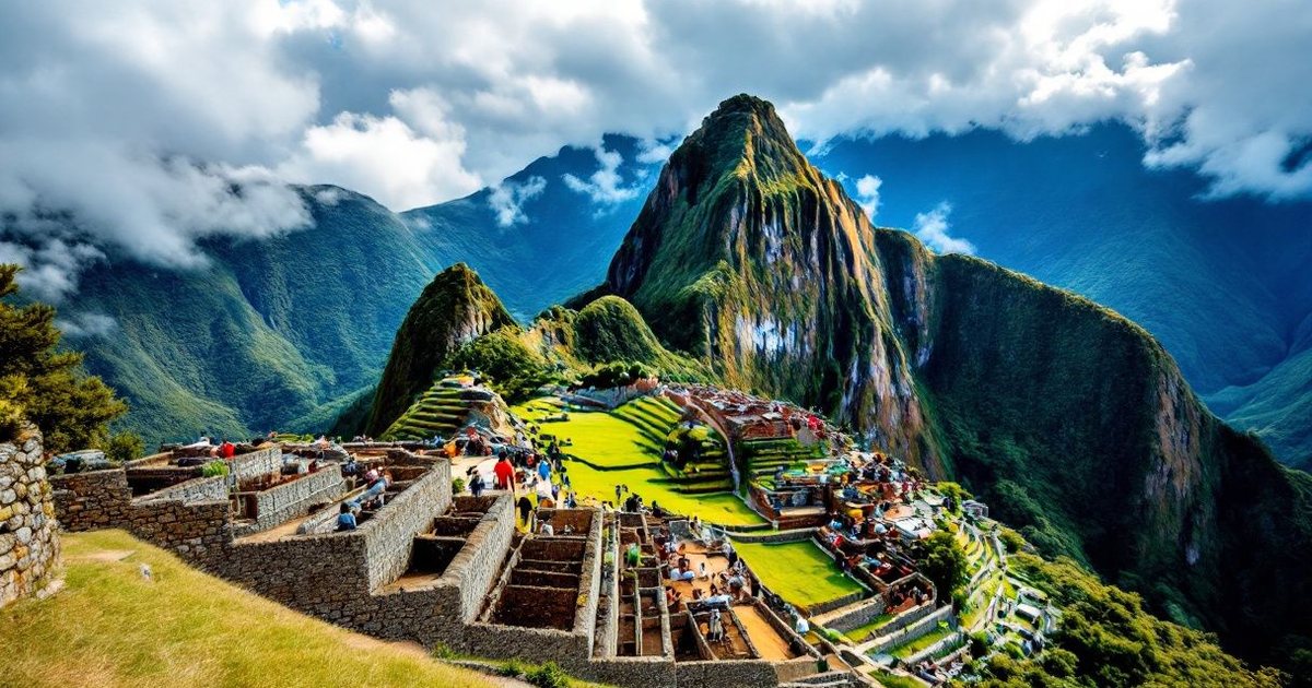 Ciudadela inca de Machu Picchu entre montañas y nubes en Perú